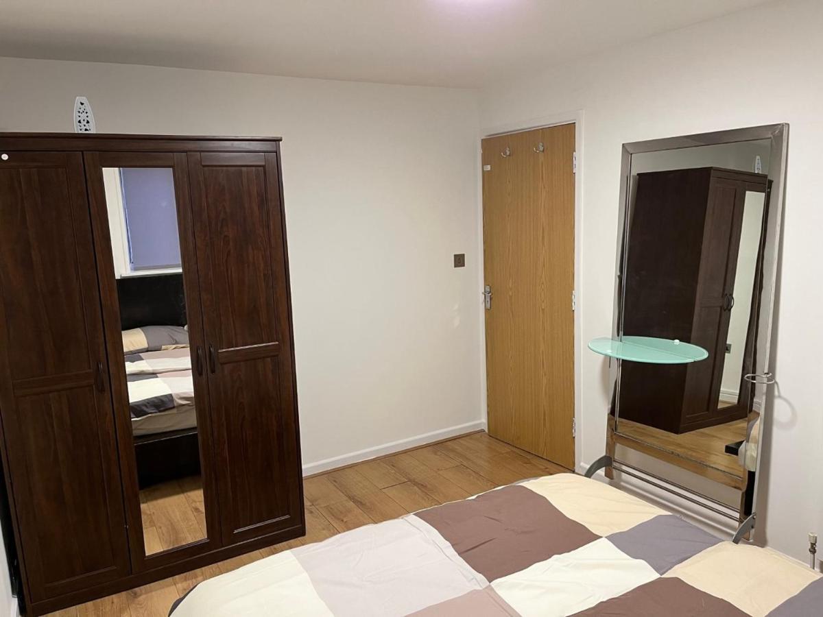 Three Bedroom House In Tooting By Star Apartments ลอนดอน ภายนอก รูปภาพ