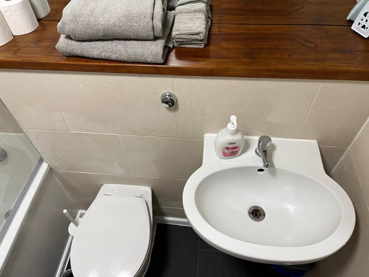 Three Bedroom House In Tooting By Star Apartments ลอนดอน ภายนอก รูปภาพ