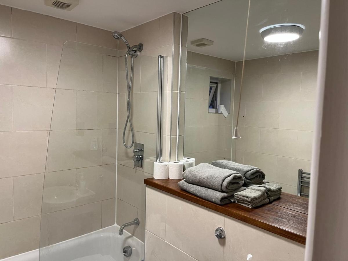 Three Bedroom House In Tooting By Star Apartments ลอนดอน ภายนอก รูปภาพ