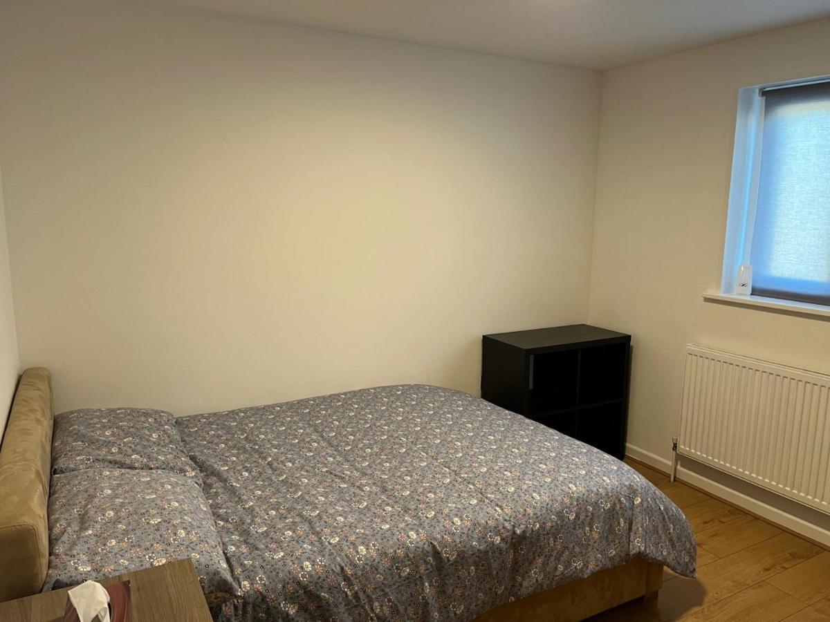Three Bedroom House In Tooting By Star Apartments ลอนดอน ภายนอก รูปภาพ