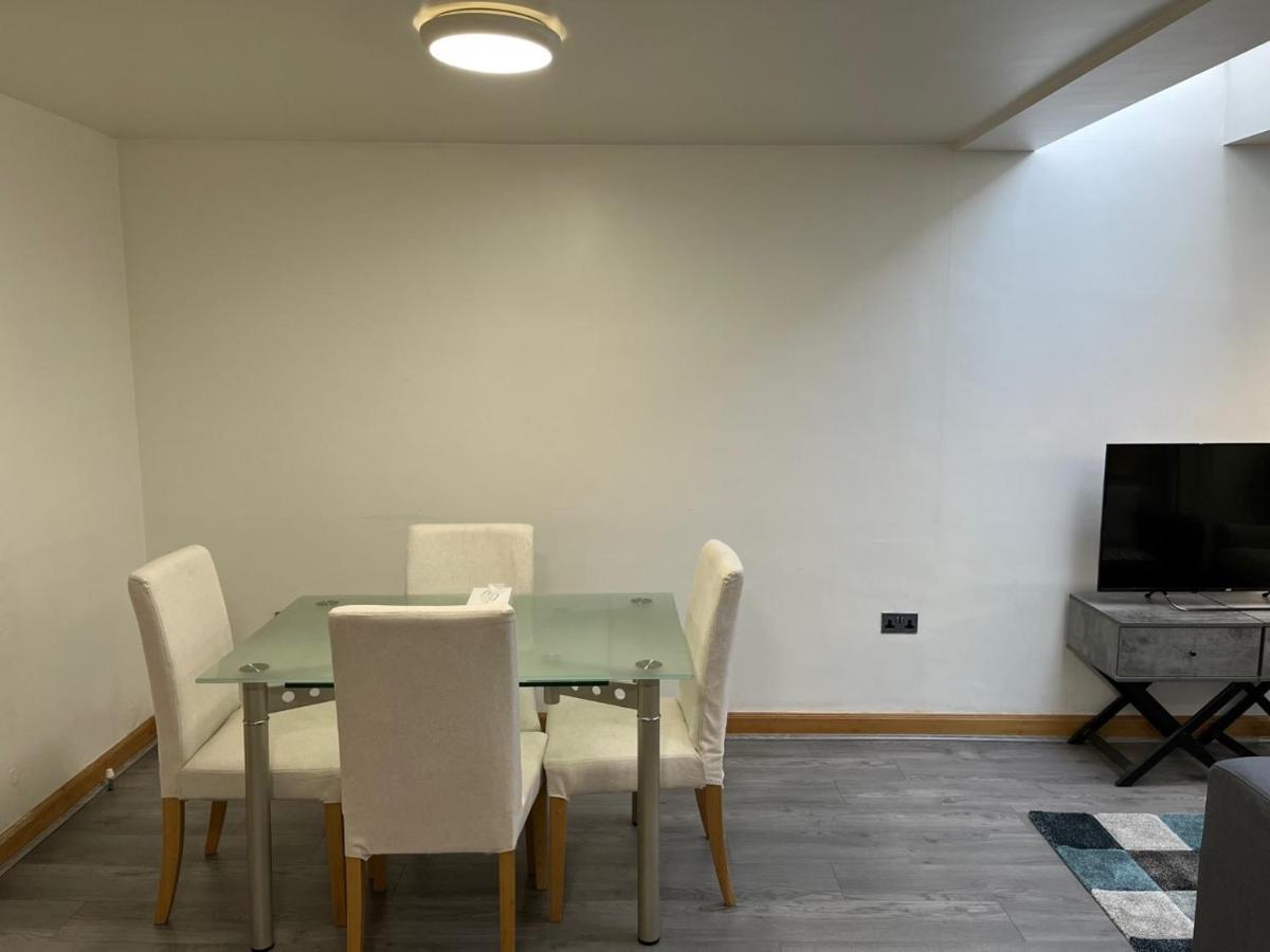 Three Bedroom House In Tooting By Star Apartments ลอนดอน ภายนอก รูปภาพ
