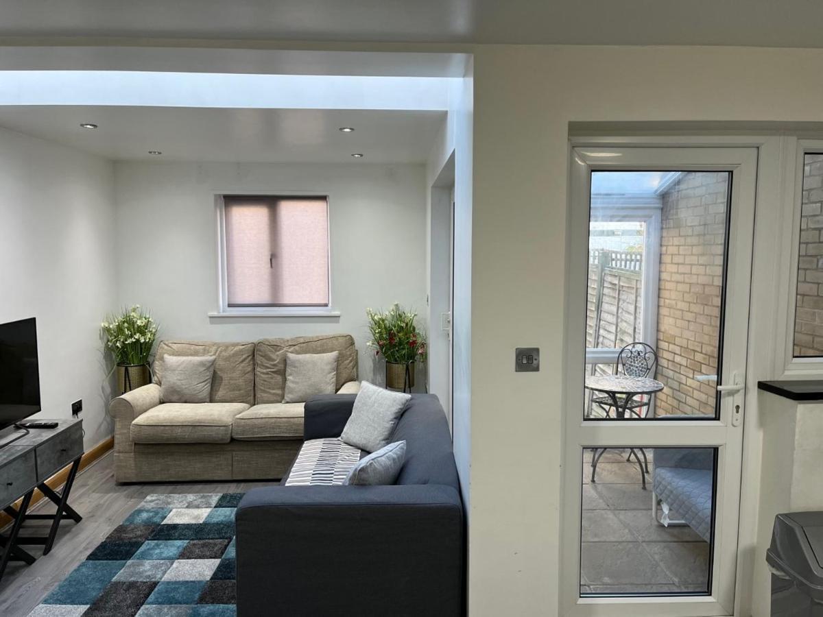 Three Bedroom House In Tooting By Star Apartments ลอนดอน ภายนอก รูปภาพ